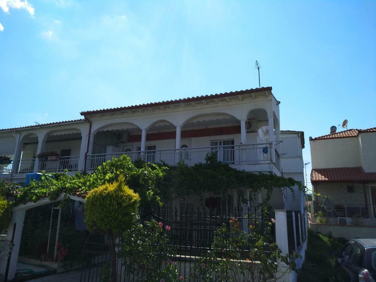 Grigorios Apartments Vrasná Exterior foto